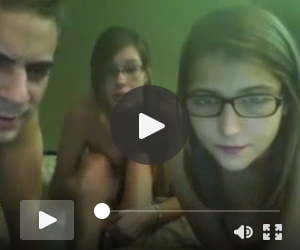.Twins blow boyfriend together.