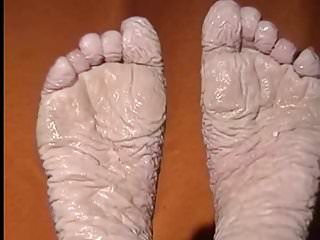 Foot Fetish Bondage Wet video: Bianca's feet 105 hours wet