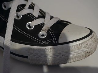My Sister&#039;s Shoes: Black Converse