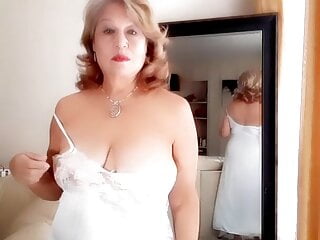 Seduction! Mature bbw Latina woman with hairy pussy
