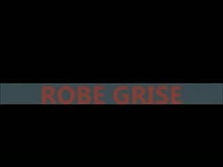 16-EN ROBE GRISE