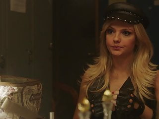 Emily Meade, unknown strippers - &#039;&#039;The Deuce&#039;&#039; s3e05