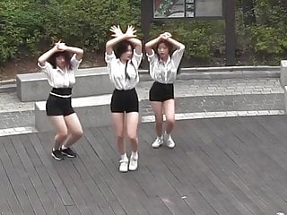 Korean prostitute dancing (12 o&#039;clock Chung-ha)
