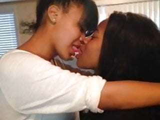 Black lesbians kissing, porn - videos.aPornStories.com