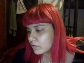 .Perucha sumisa metiendose pepino. .