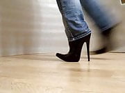walk in high heels boots