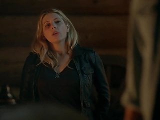 Katheryn Winnick Big Sky S1e01...