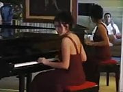 Henrietta Kerez play Piano