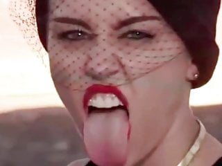 Loop, Tongue, Miley Cyrus, 60 FPS