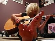 Barefoot Blonde Singing