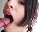 Cumshot in the mouth