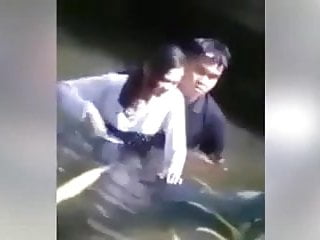 couple do romance in a river.mp4