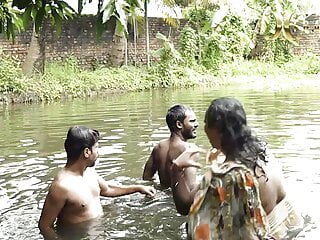  video: DIRTY BIG BOOBS BHABI BATH IN POND WITH  HANDSOME DEBORJI (OUTDOOR)