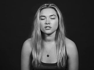 Florence Pugh, Babe, Brunette, Striptease