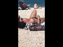 Voyeur a la plage (163) - big fake tits MILF at topless beach