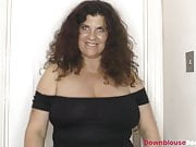 Mature Gilly shows dancing skills and downblouse