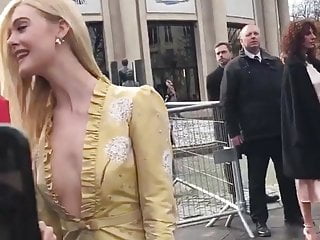 Nipples Public Nudity porno: Elle Fanning oops tiny tits & nips