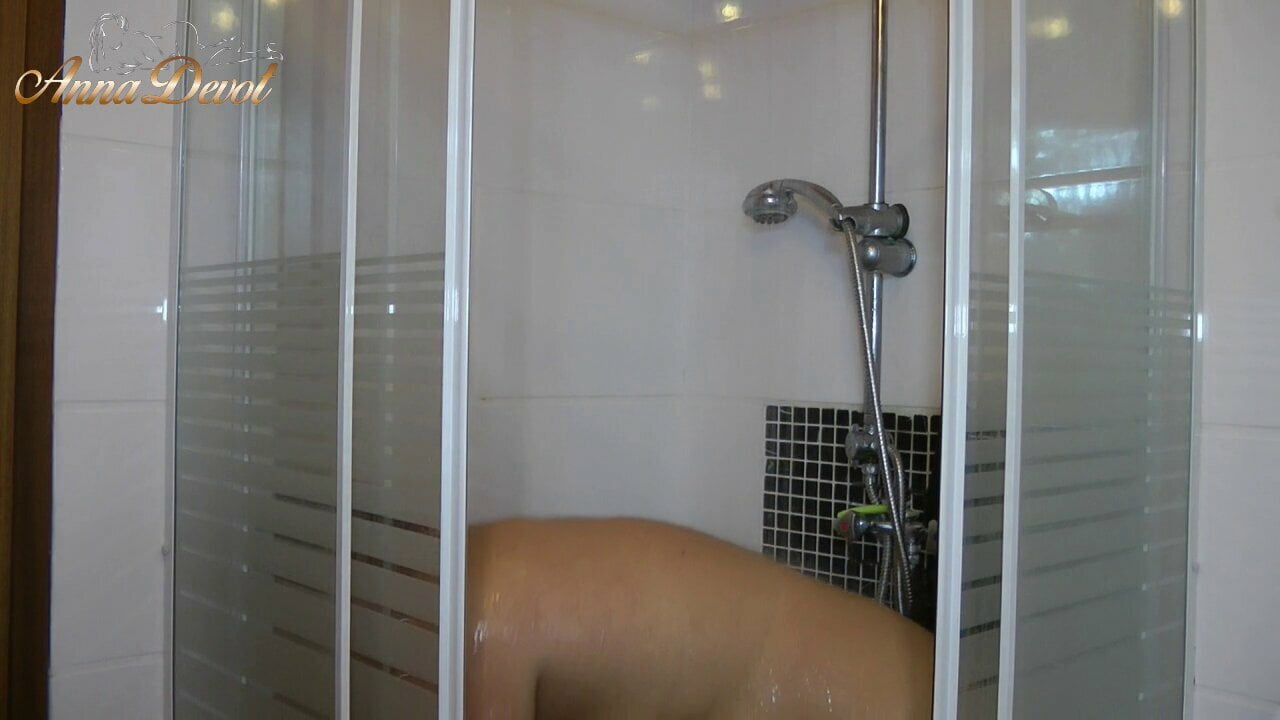 Annadevot - Showered, shaved - ready to fuck