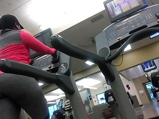 Fat ass Ebony on Treadmill part1