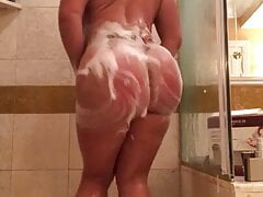 Thick pawg amateur shower