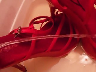 Pissing sexy red heels fm MrMessyshoes