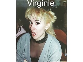  video: Blondasse ce fait arroser par un inconnu