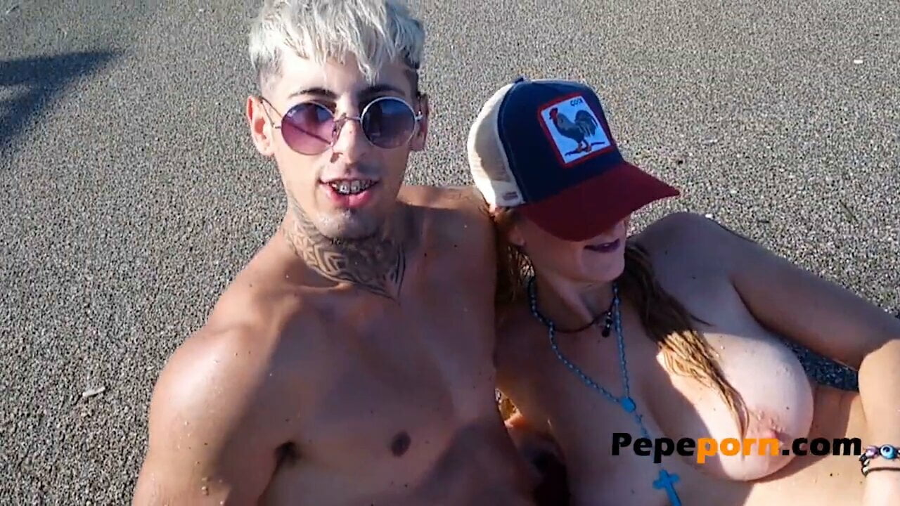 They love showing themselves: Micaela, Ivan and their PUBLIC EXPERIENCES!