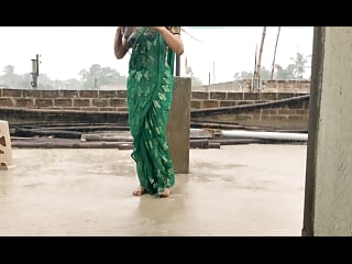 New Style XXX Video of Drenched Bhabhi