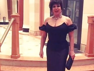 Fifi Abdou cleavage