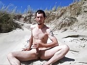 Exhibtionist jerking at the beach again